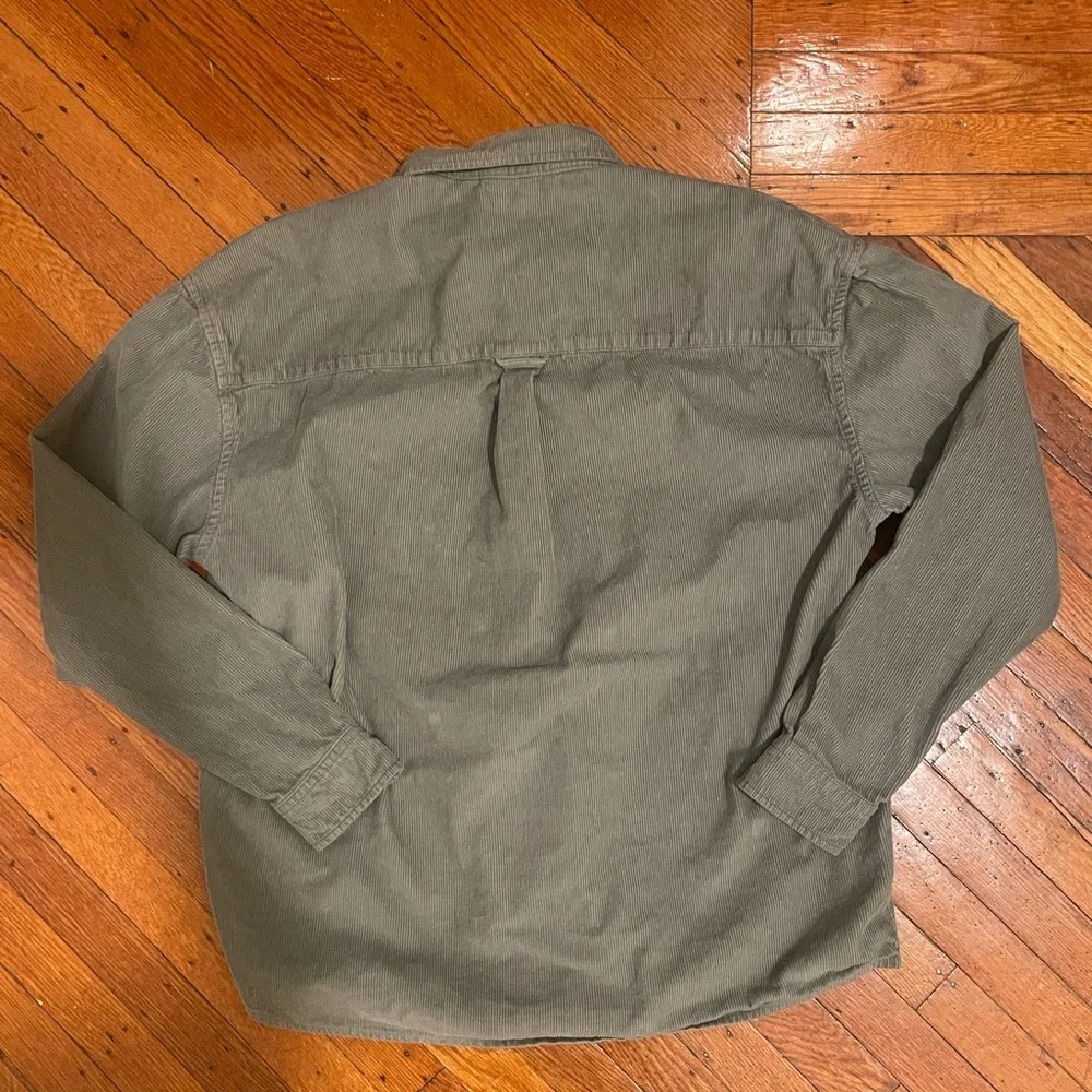 ASOS DESIGN oversized 90s style cord shirt in sage green - Picture 6 of 9